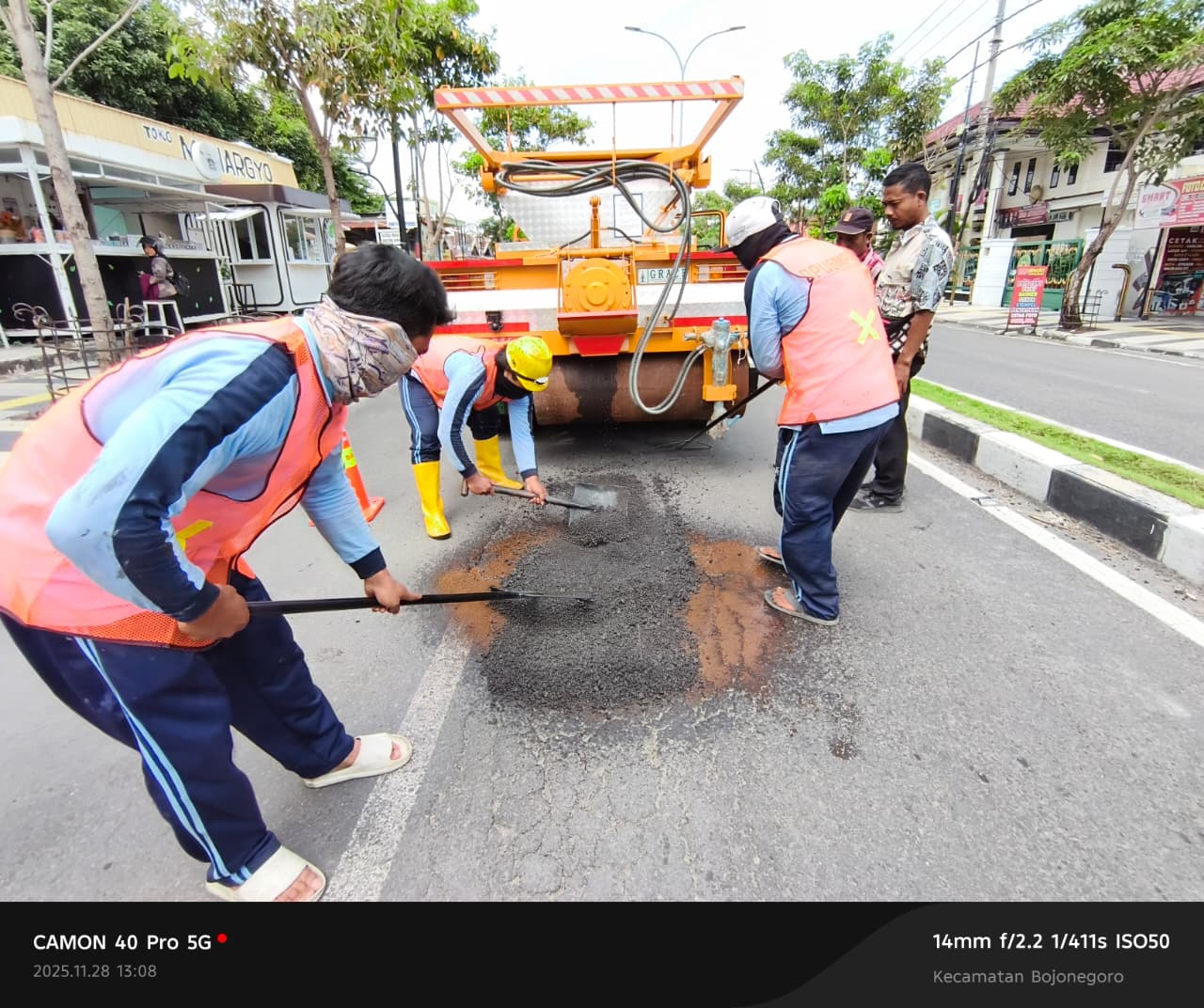 Pemeliharaan rutin Jalan Kabupaten