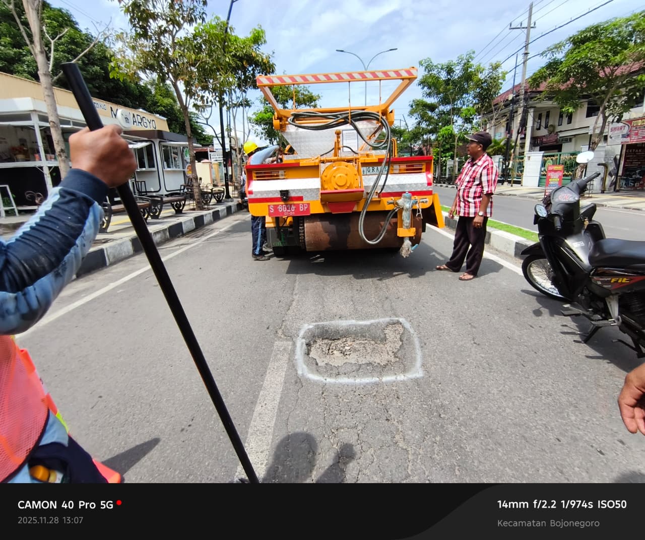 Pemeliharaan rutin Jalan Kabupaten